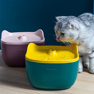 Fuente de Agua para Gatos Diseño Orejas Color Morado