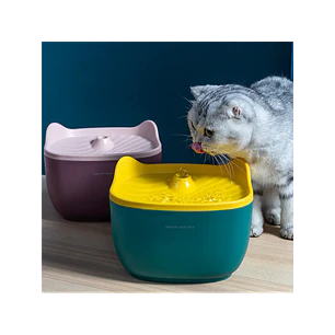 Fuente de Agua para Gatos Diseño Orejas Color Verde Amarillo