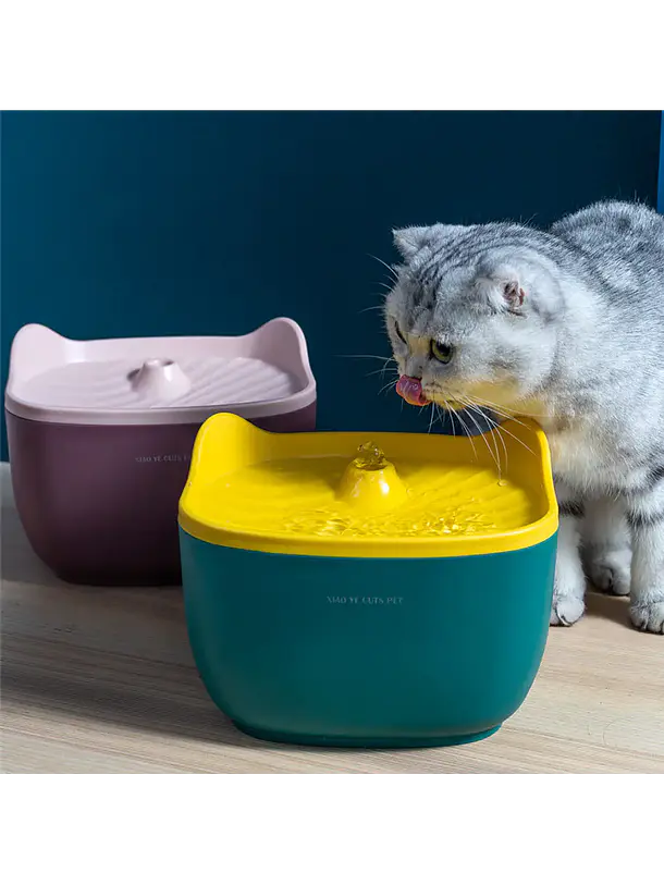 Fuente de Agua para Gatos Diseño Orejas Color Verde Amarillo 2