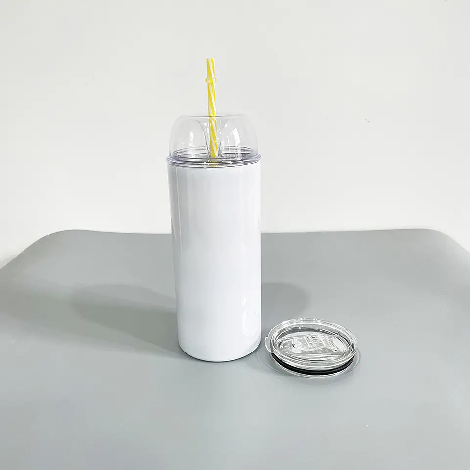 TUMBLER DE 20OZ CON CUPULA PLASTICA 1