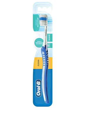 Cepillo dental Oral B Clean Suave.