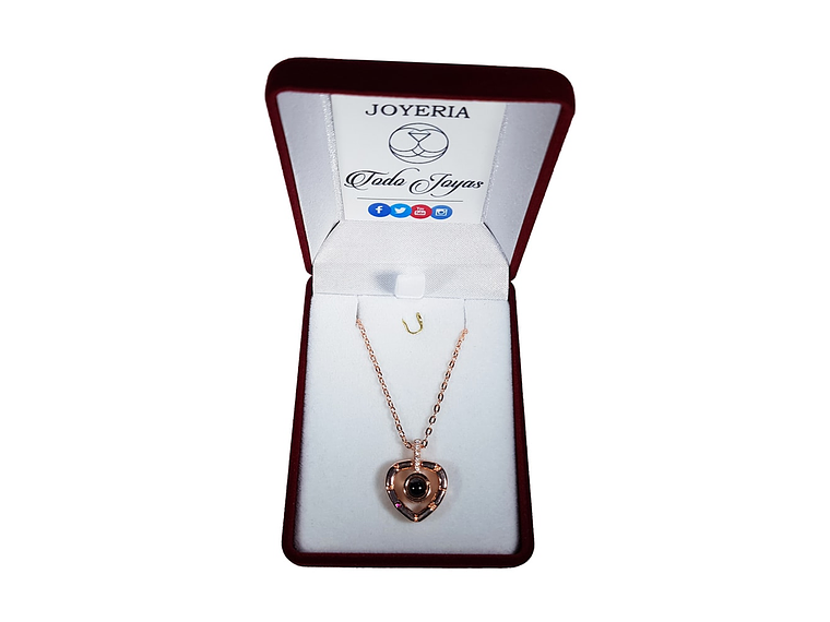 Collar Corazon Te Amo en 100 Idiomas Dorado 2