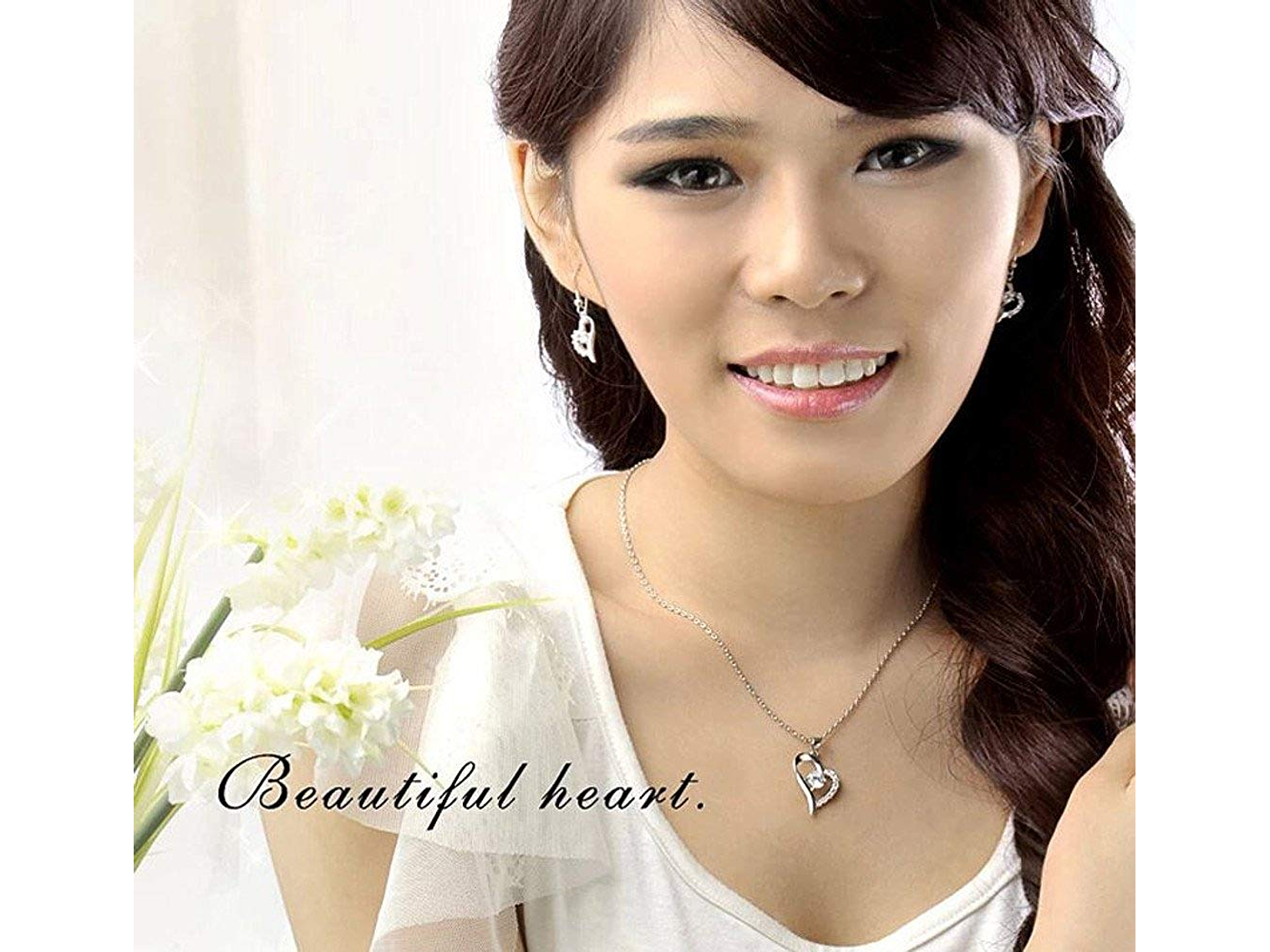 Collar Colgante Corazon con Circones Plateado 3