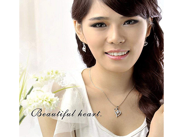 Collar Colgante Corazon con Circones Plateado 3