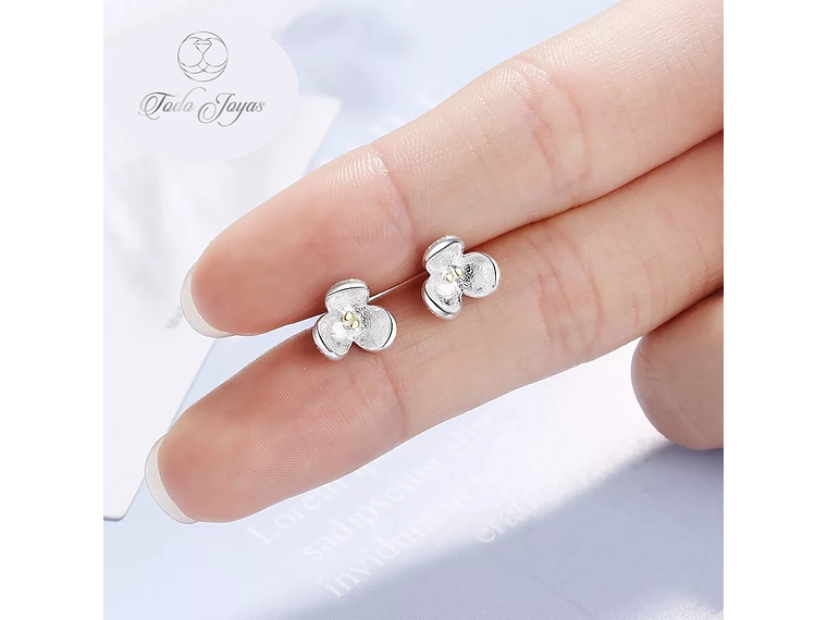 Aros de Flor Tres Petalos Plateados 3