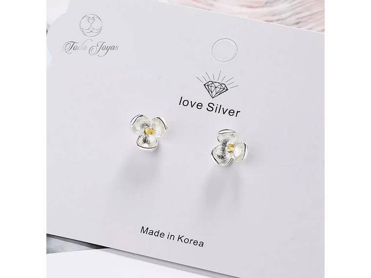 Aros de Flor Tres Petalos Plateados 4