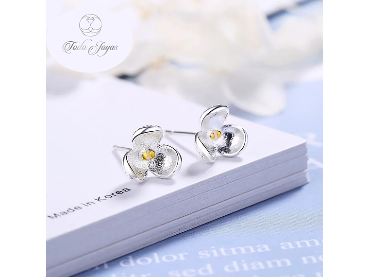 Aros de Flor Tres Petalos Plateados 6