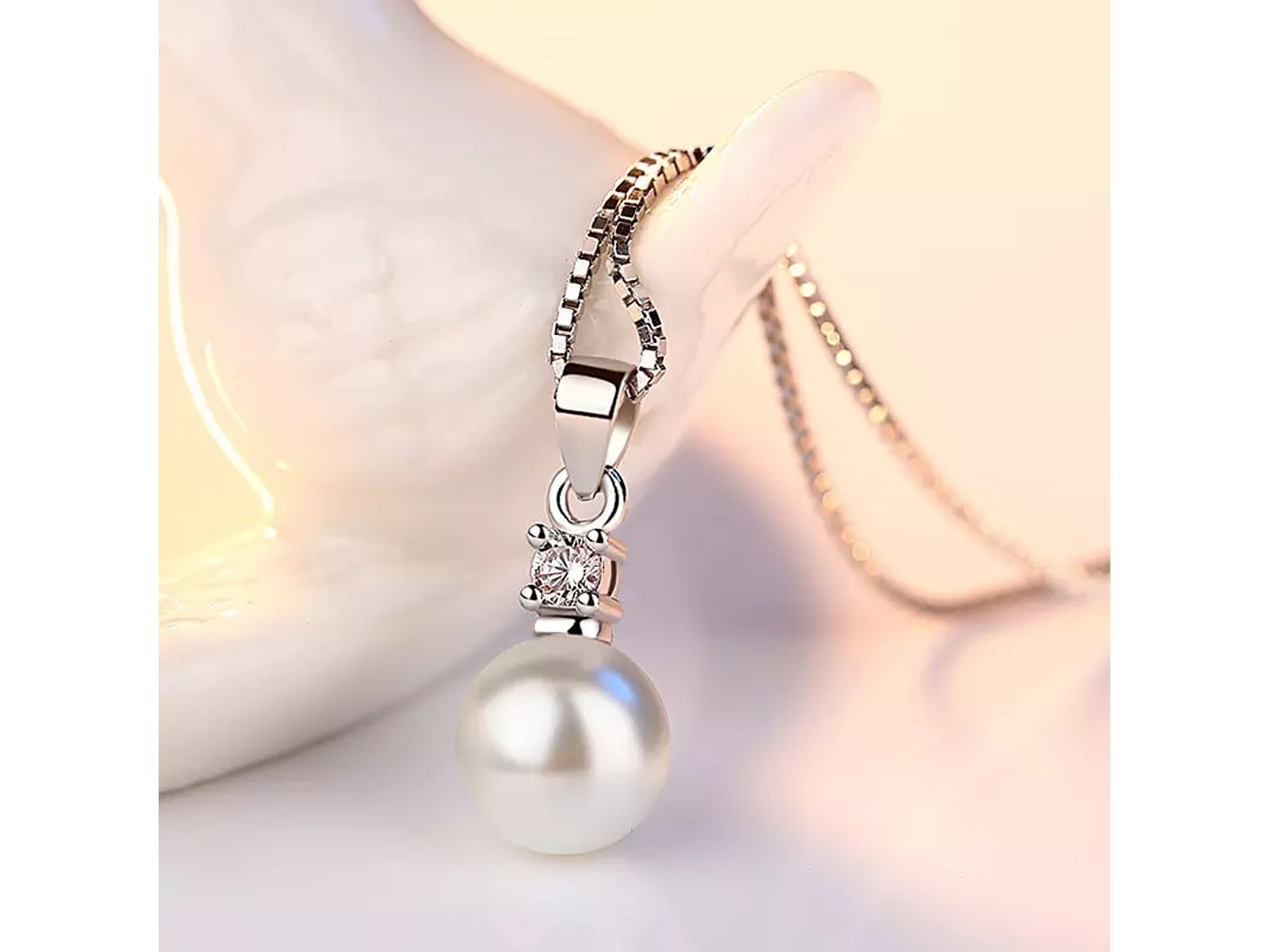 Collar Perla Blanca con Circon Plateado 4