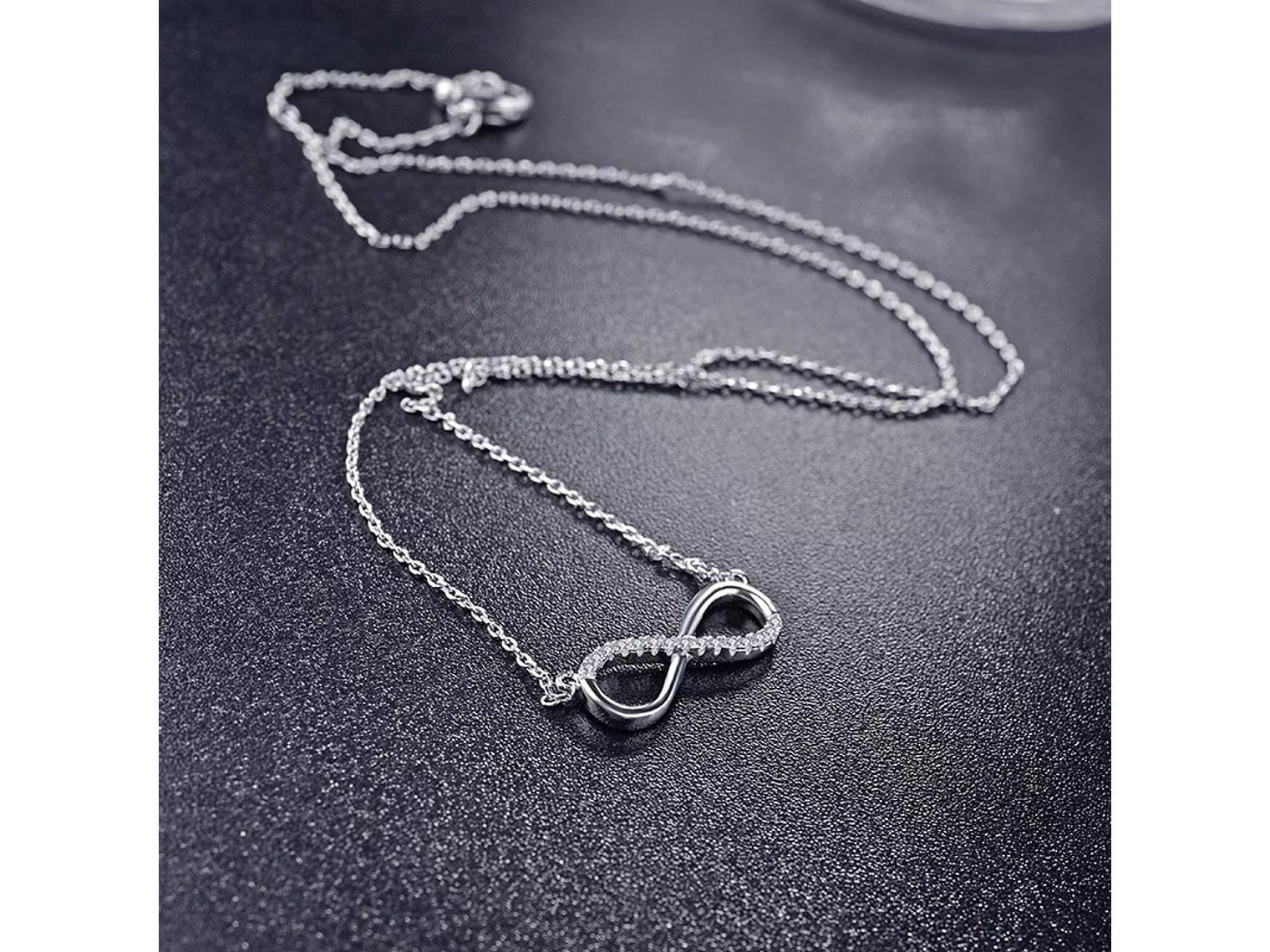 Collar Infinito con Circones Plateado 3