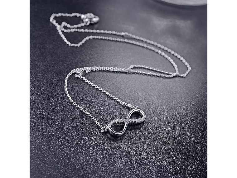 Collar Infinito con Circones Plateado 3