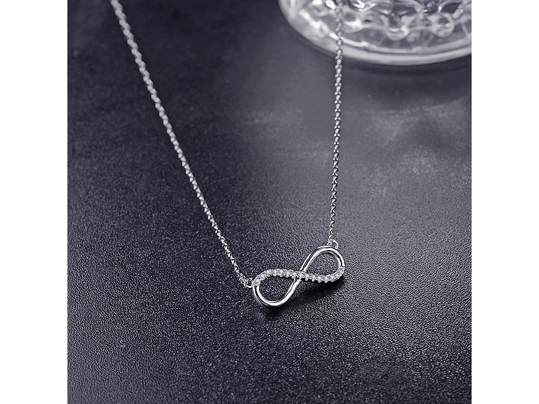 Collar Infinito con Circones Plateado 4