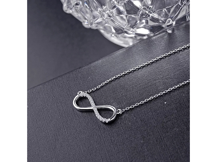 Collar Infinito con Circones Plateado 7