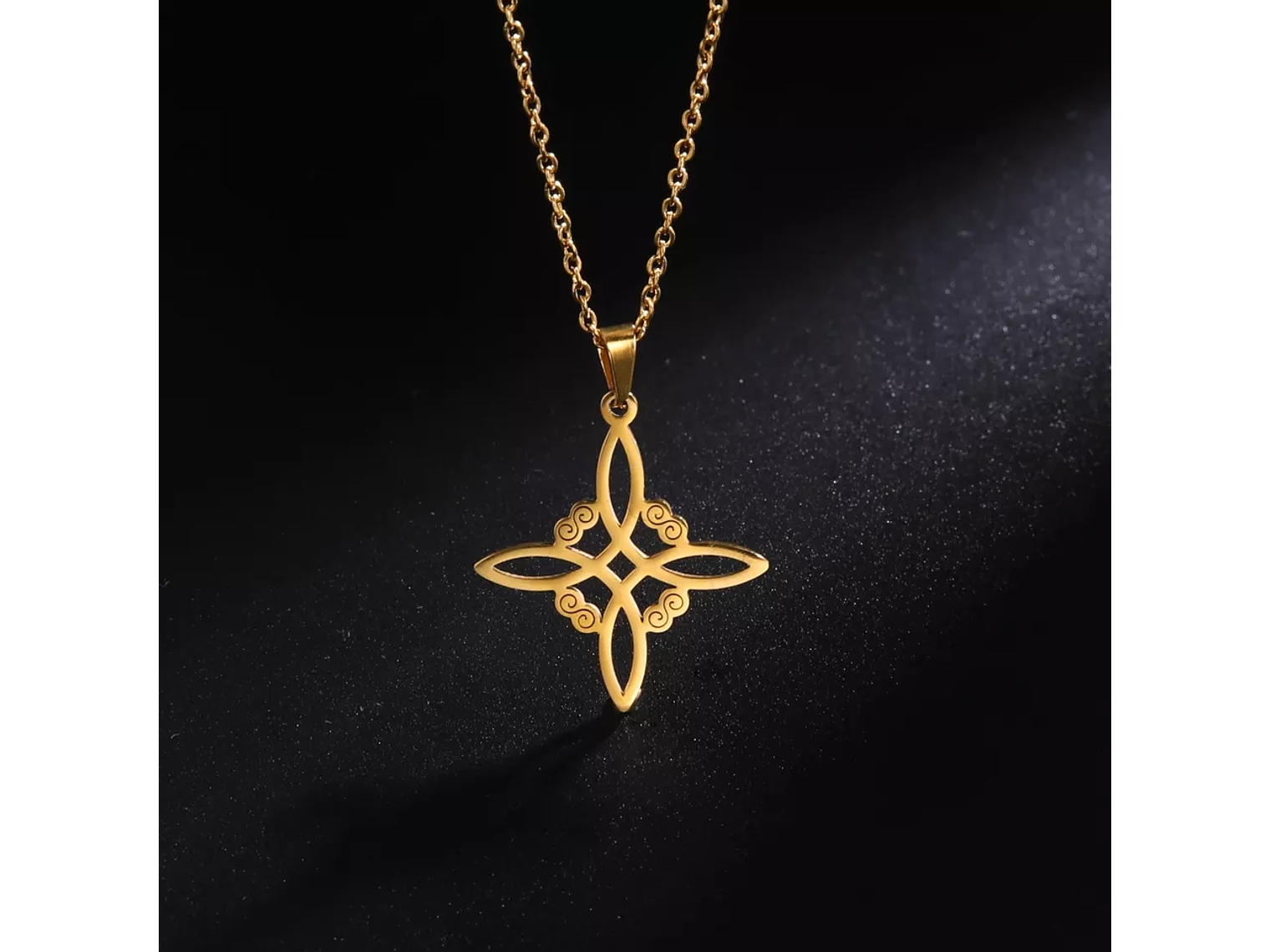 Colgante Collar Nudo de Bruja Acero Dorado 2