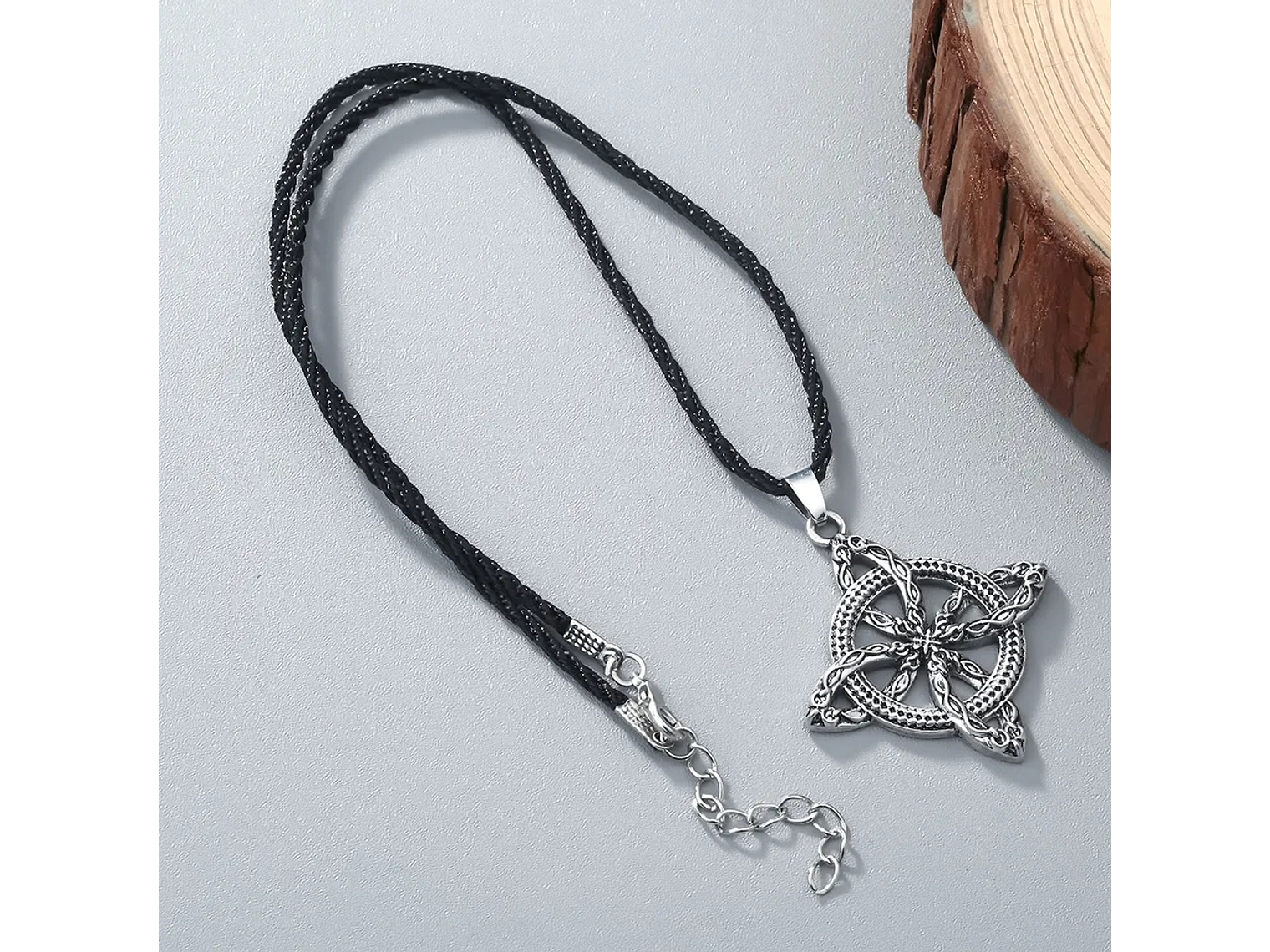 Collar Colgante Nudo De Bruja Nordica Plateado 2