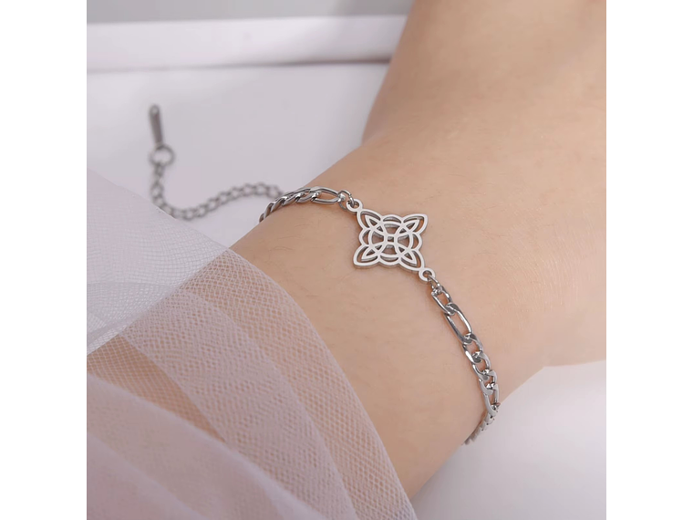 Pulsera Nudo de Bruja Celta Fígaro Plateada Acero 2