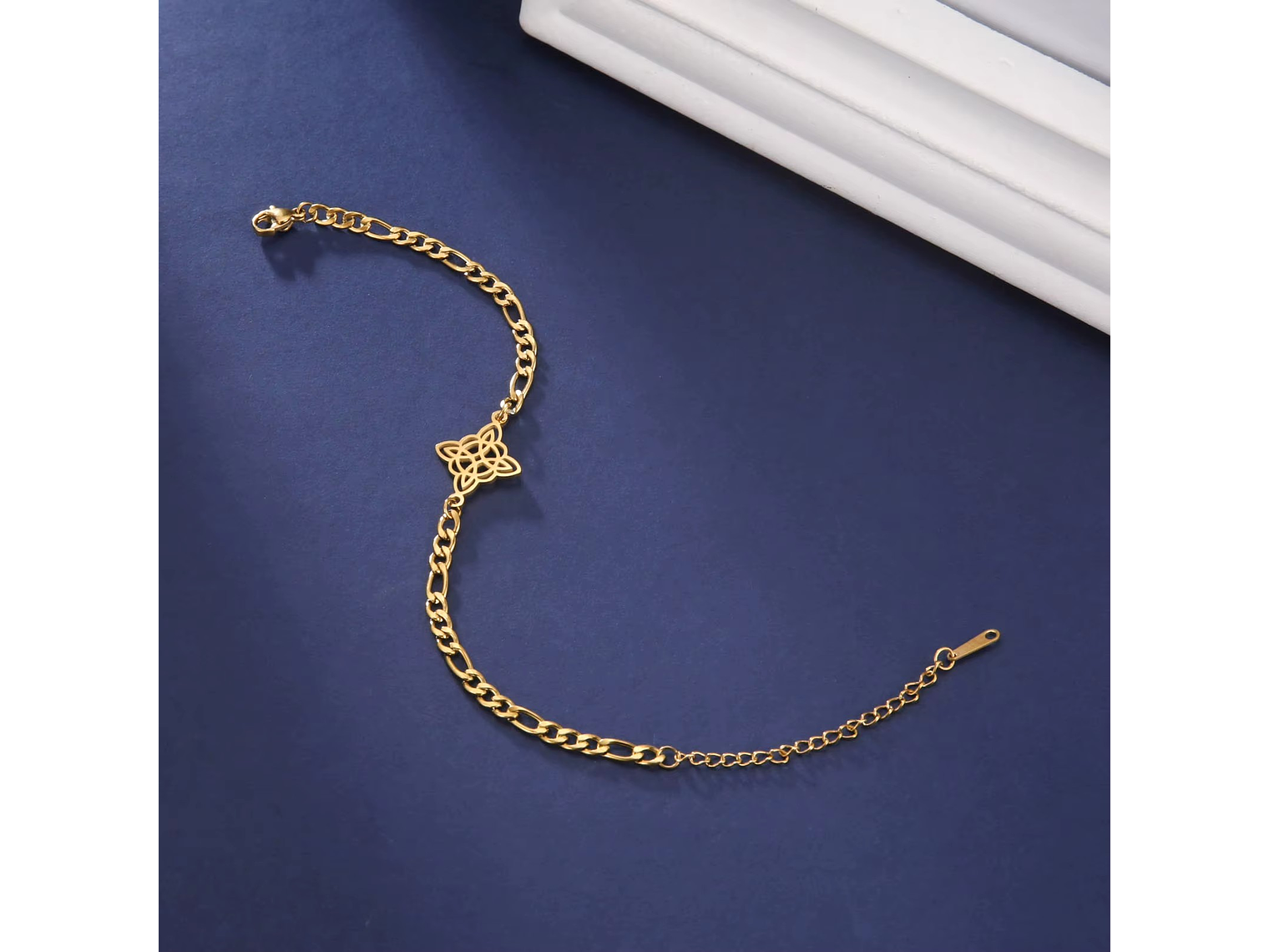 Pulsera Nudo de Bruja Celta Figaro Dorada Acero 4