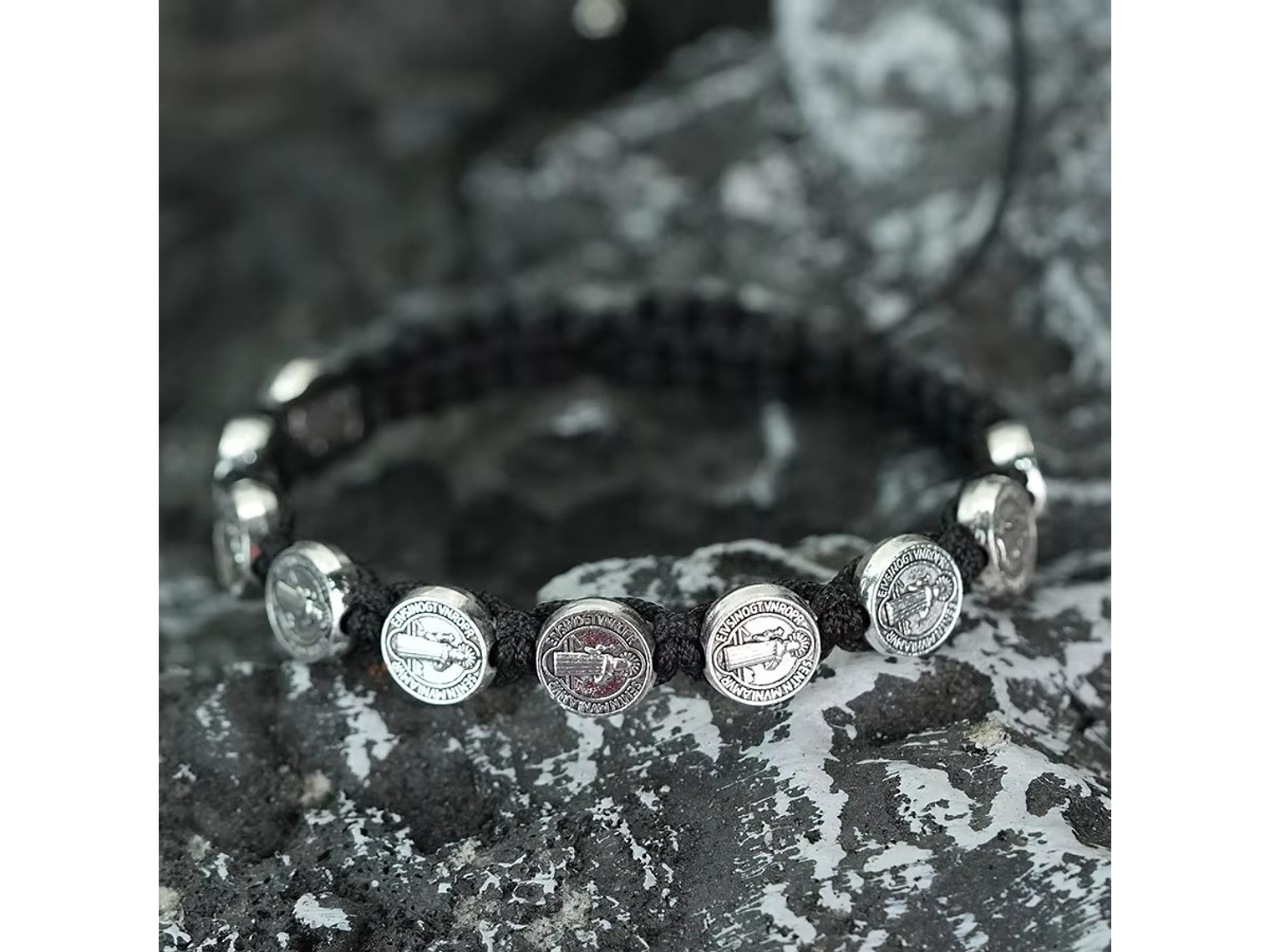 Pulsera Hilo Negro San Benito Protector 10 Medallas MD1128 3