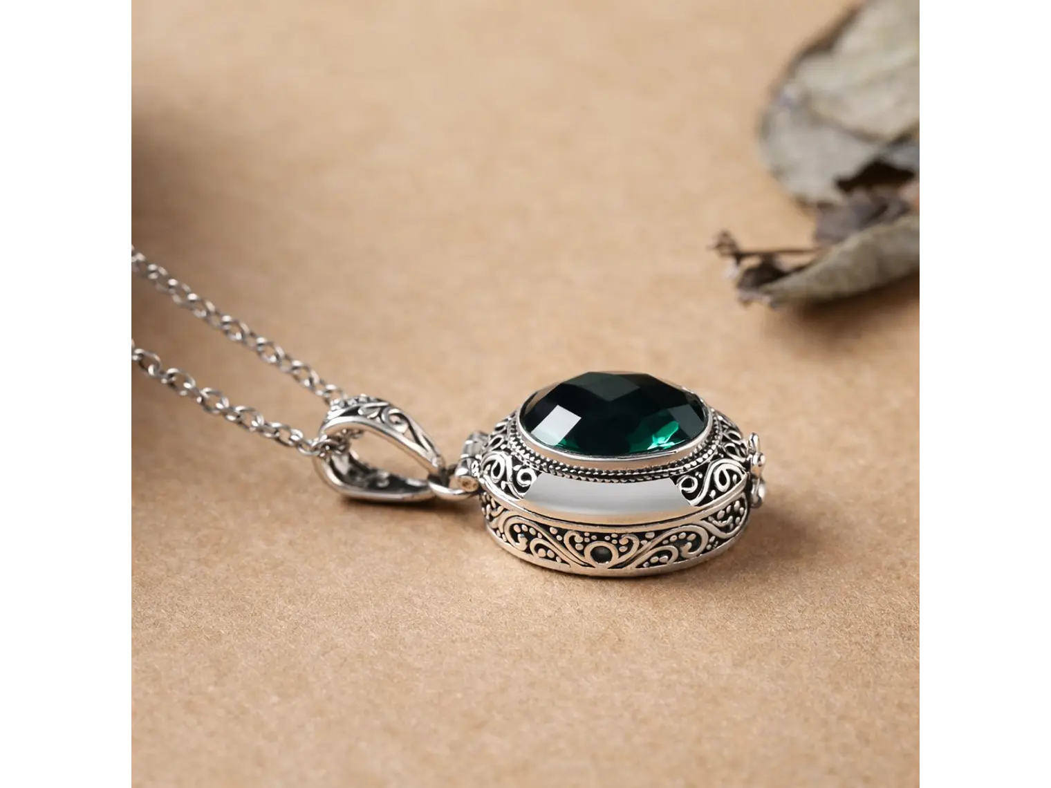 Collar Relicario Caja de Gawu Circón Verde Acero 6