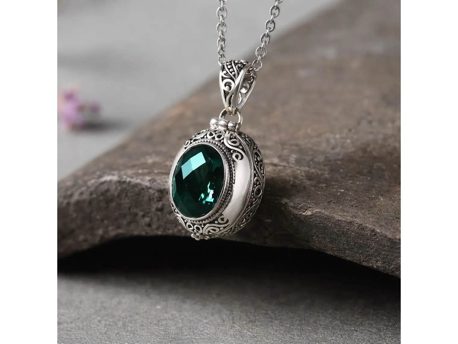 Collar Relicario Caja de Gawu Circón Verde Acero 7