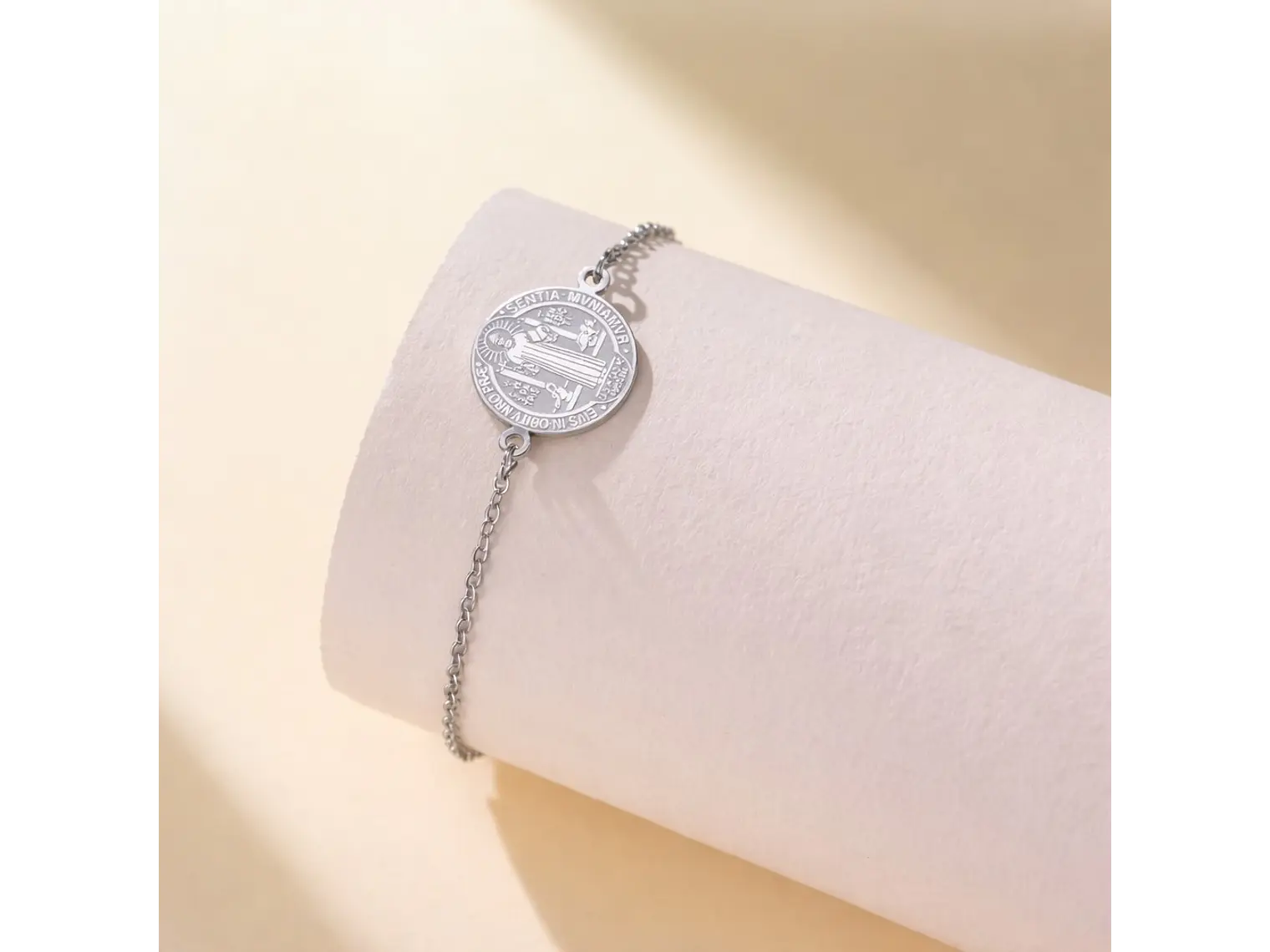 Pulsera Medalla San Benito Acero Plateada 4