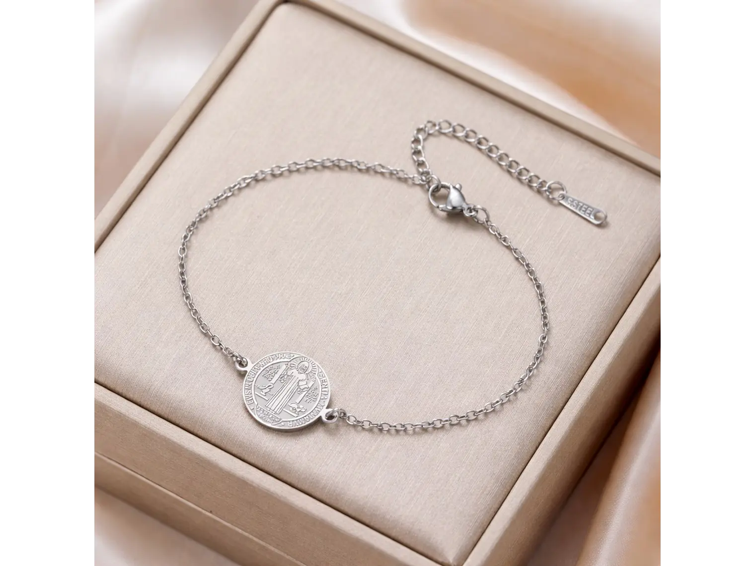 Pulsera Medalla San Benito Acero Plateada 5