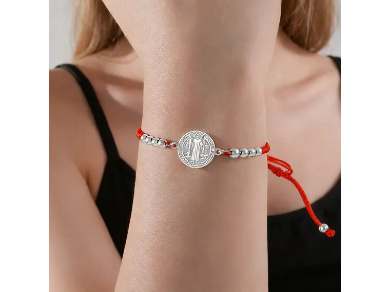 Pulsera Medalla San Benito Hilo Rojo y Acero Plateado 2