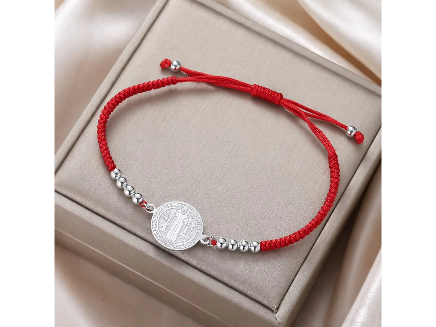 Pulsera Medalla San Benito Hilo Rojo y Acero Plateado 4