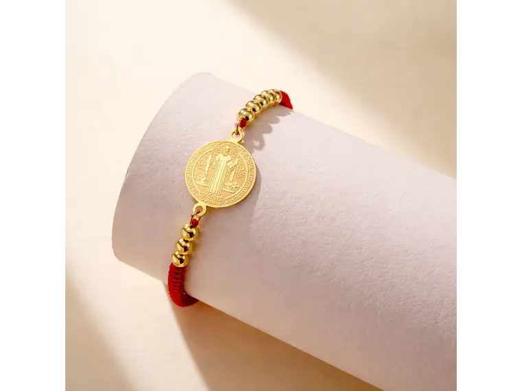 Pulsera Medalla San Benito Hilo Rojo y Acero Dorado 3