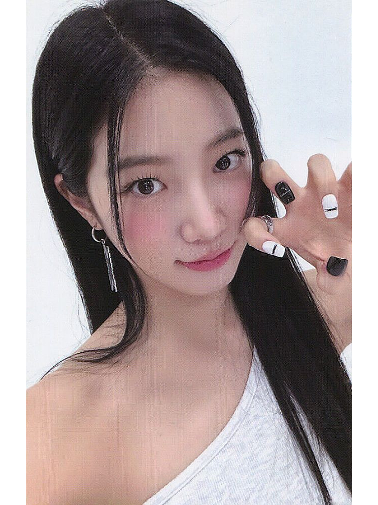 PHOTOCARD: LE SSERAFIM - [ UNFORGIVEN WEVERSE POB ] 1