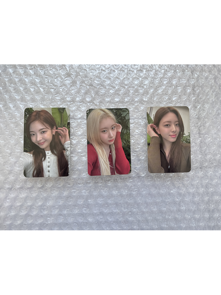 ITZY - [ PHOTOCARD POB GOLD ] 1
