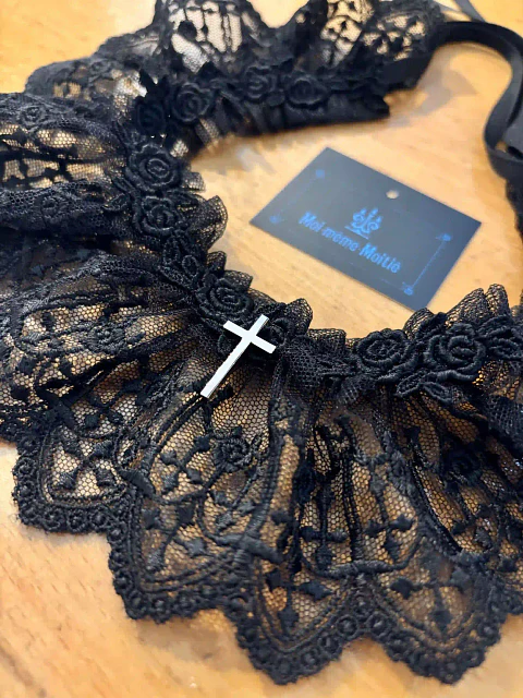 Moi-même-Moitié Mana cross arch choker original 