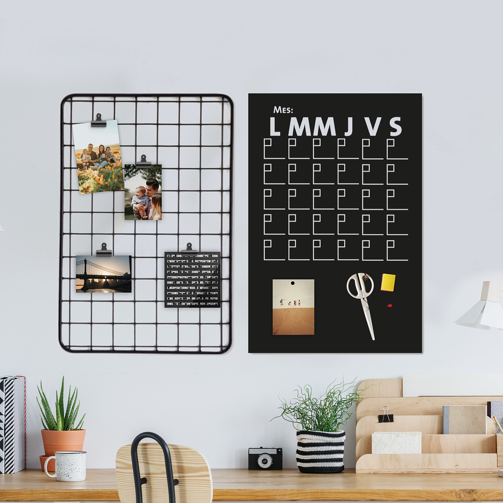 Pizarra Magnética mediana + Calendario optativo + Mural de malla de fierro  3