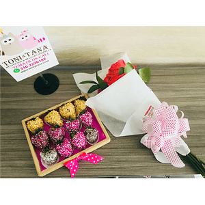 Fresas con Chocolate en Caja Madera y  bouquet de  Rosas-  Pedido 2 días antes 