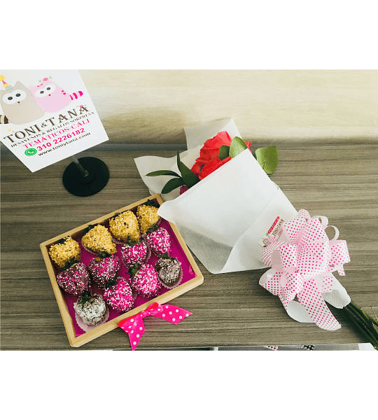 Fresas con Chocolate en Caja Madera y  bouquet de  Rosas-  Pedido 2 días antes BOGOTÁ