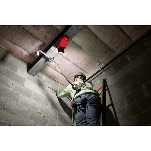 Foco Led Rover Milwaukee M18 Tipo Pinza 2000 Lúmenes 2358-20 16