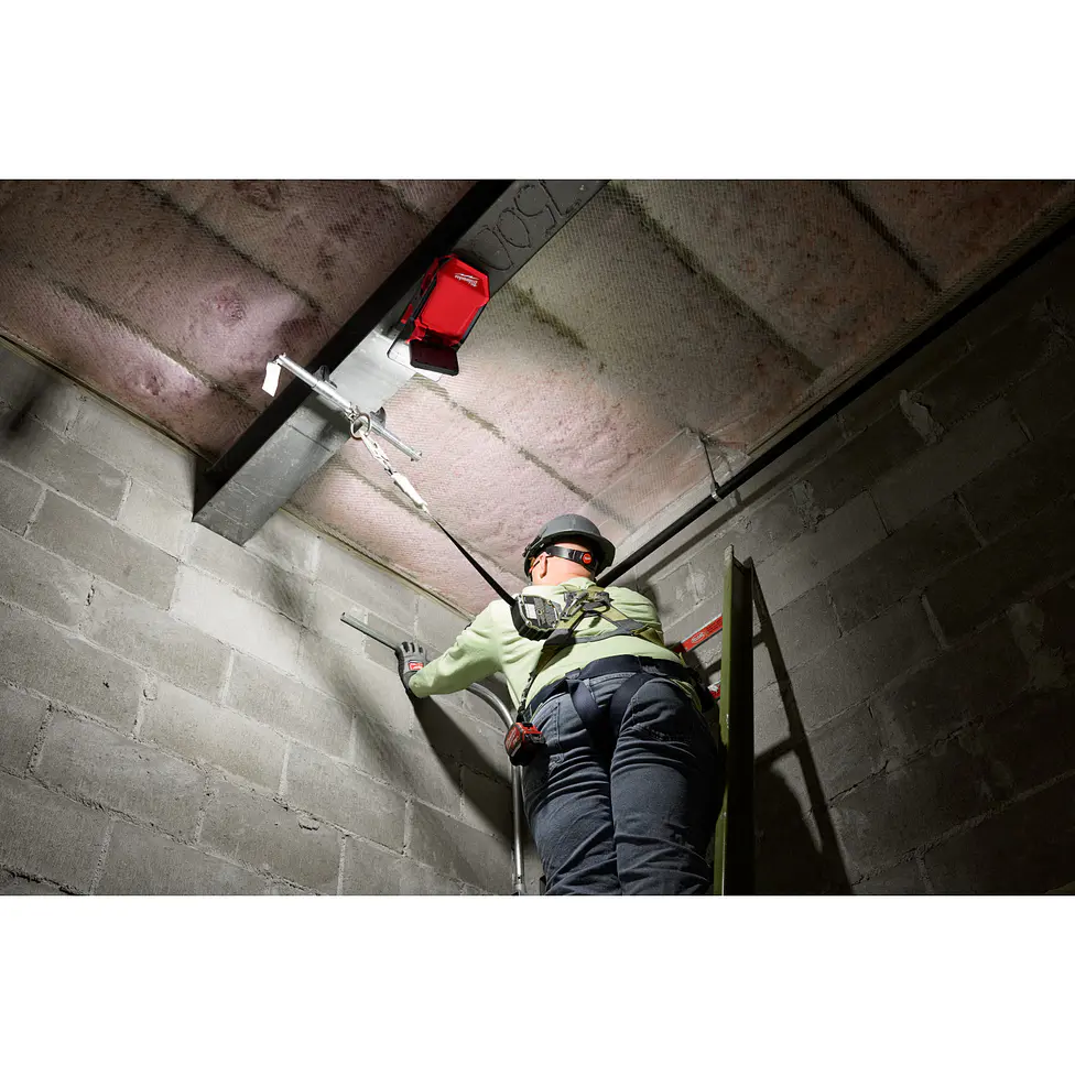 Foco Led Rover Milwaukee M18 Tipo Pinza 2000 Lúmenes 2358-20 16