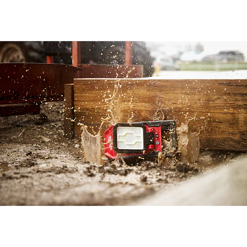 Foco Led Rover Milwaukee M18 Tipo Pinza 2000 Lúmenes 2358-20 17
