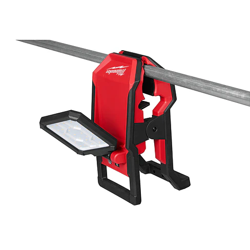 Foco Led Rover Milwaukee M18 Tipo Pinza 2000 Lúmenes 2358-20 3