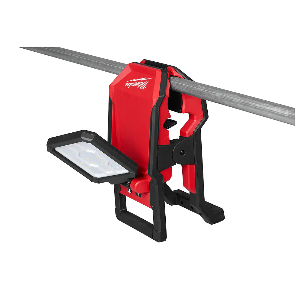 Foco Led Rover Milwaukee M18 Tipo Pinza 2000 Lúmenes 2358-20 3