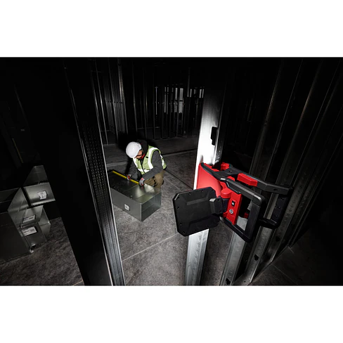 Foco Led Rover Milwaukee M18 Tipo Pinza 2000 Lúmenes 2358-20 19