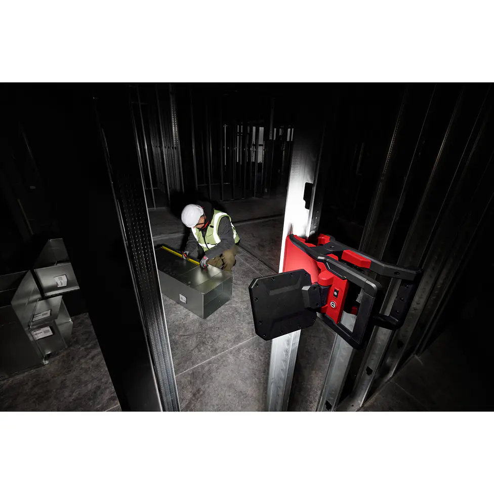 Foco Led Rover Milwaukee M18 Tipo Pinza 2000 Lúmenes 2358-20 19