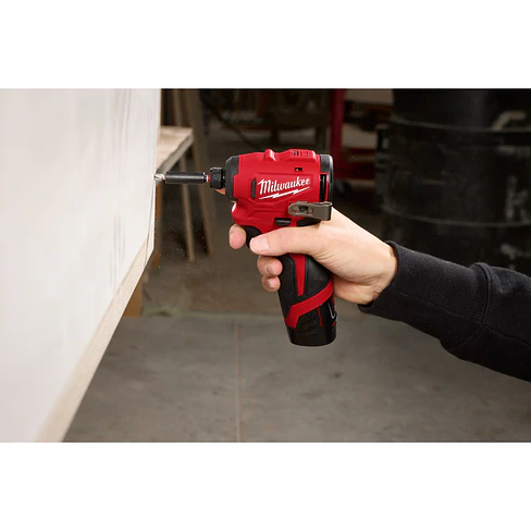 Atornillador de Impacto Subcompacto Milwaukee M12 Brushless 3450-20 12