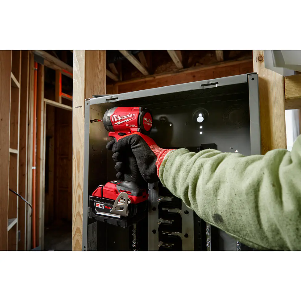 Atornillador de Impacto Milwaukee M18 Fuel 4ta Gen 2953-20 + Maleta 11