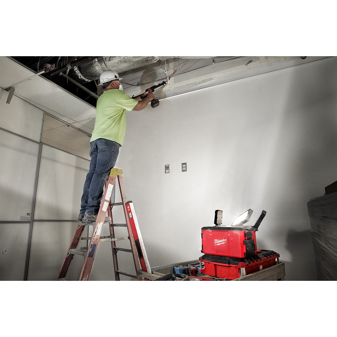 Milwaukee Foco Cargador M18 Packout 3000 Lúmenes 2357-20 + Batería 7