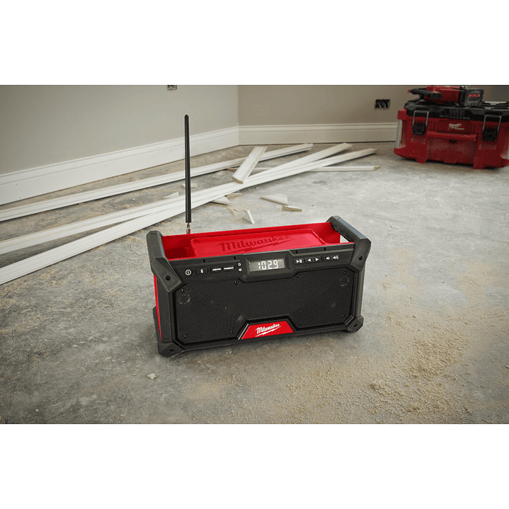 Parlante Milwaukee Bluetooth M18 Con Radio AM/FM 2952-20 Rojo 8