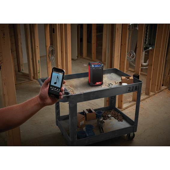 Radio Bluetooth Milwaukee + Cargador De Batería M12 2951-20 10