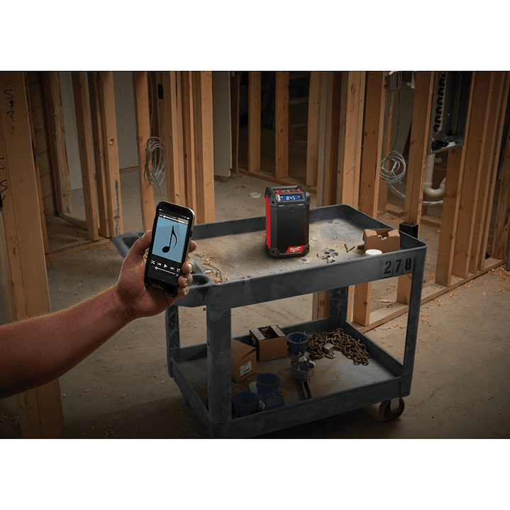 Radio Bluetooth Milwaukee + Cargador De Batería M12 2951-20 10