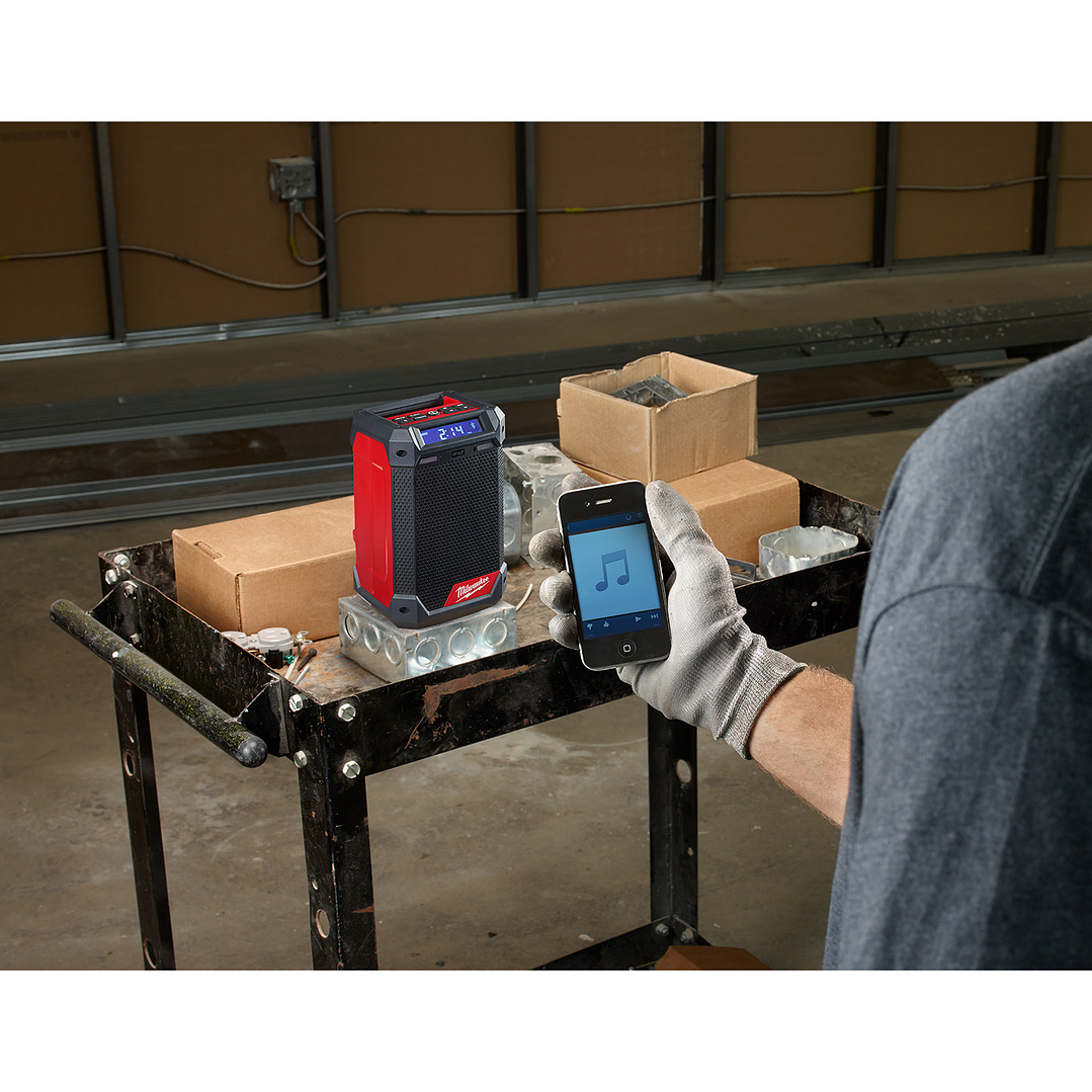 Radio Bluetooth Milwaukee + Cargador De Batería M12 2951-20 12