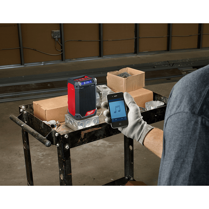 Radio Bluetooth Milwaukee + Cargador De Batería M12 2951-20 12
