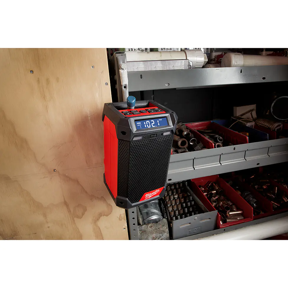 Radio Bluetooth Milwaukee + Cargador De Batería M12 2951-20 9